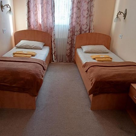 Hostel Iskra إلفيف المظهر الخارجي الصورة